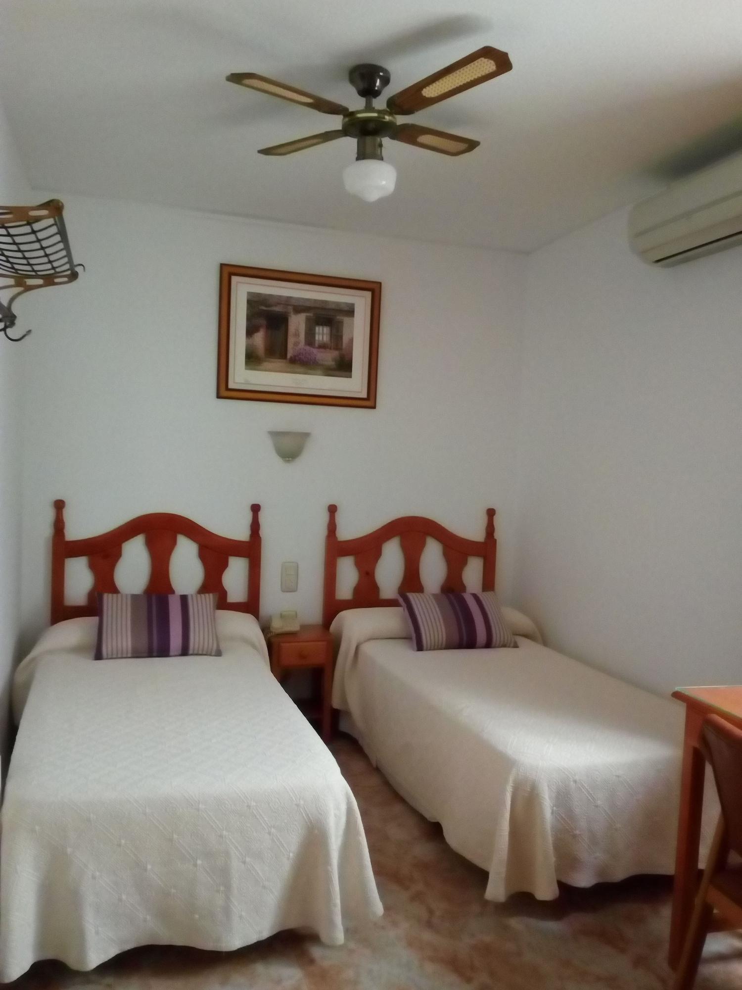 Hostal Rural Montual Лос-Баньос Экстерьер фото